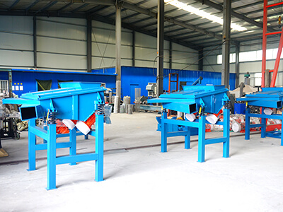 直線振動(dòng)篩生產(chǎn)車(chē)間