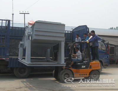 礦用振動篩發貨 礦用振動篩發貨